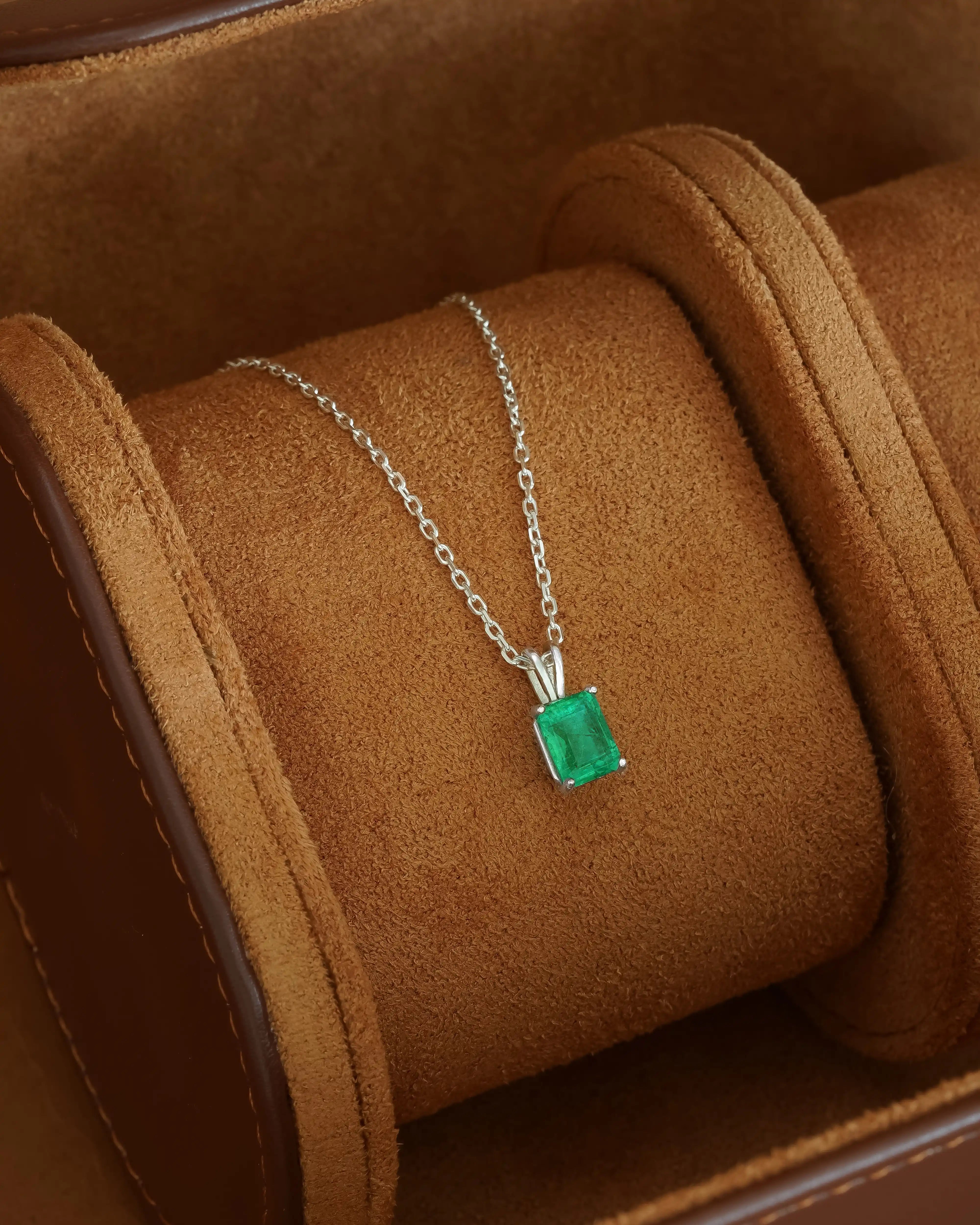 Colar Emeralda Retangular